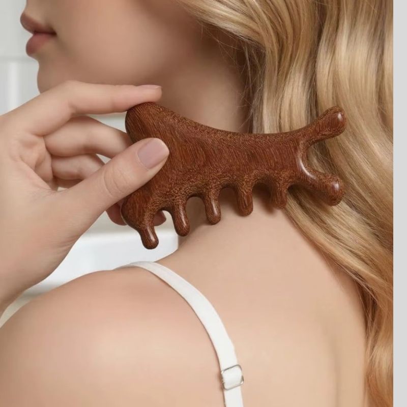 Masseur Gua Sha en Bois de Santal 4-en-1 — Visage, Nuque, Cuir Chevelu et Corps