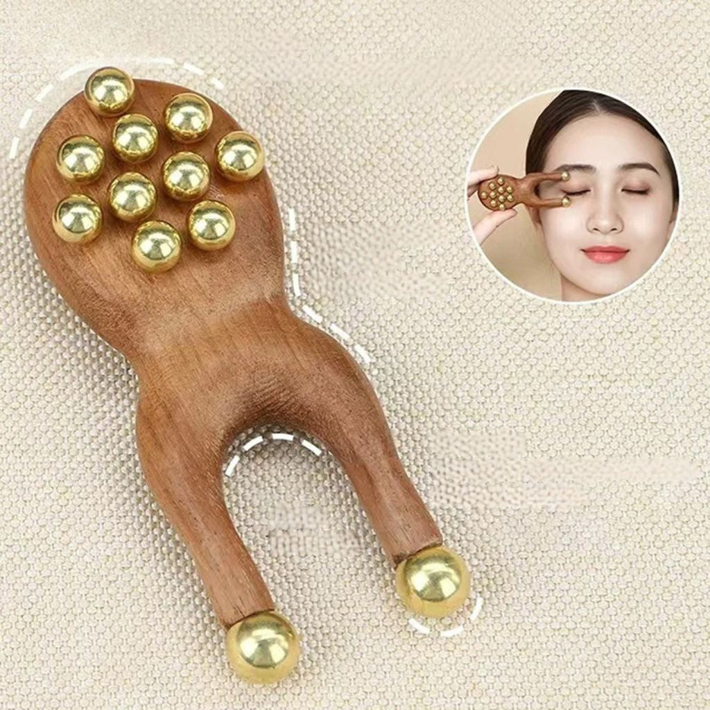 Masseur facial en bois posé à plat sur un tissu, médaillon montrant son utilisation sur le contour de l'œil fermé
