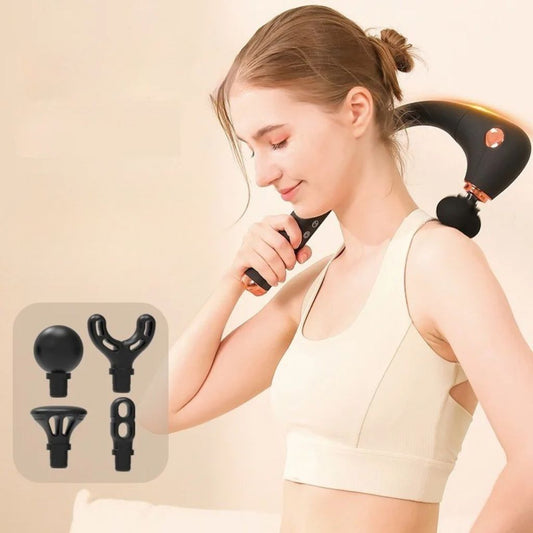 Femme utilisant le pistolet de massage à percussion au manche col-de-cygne sur son épaule, 4 têtes interchangeables en médaillon